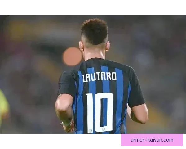 足球新星崭露头角，备受期待引领未来球场风潮